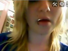 Blond Emma bate on webcam