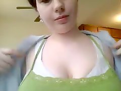 Amateur Sexy Cleavage Webcam