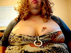 bbw shemale lola shakes her huge tits on webcam