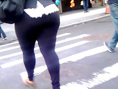 THICK MAMI IN SPANDEX