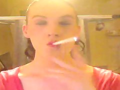 dominación femenina atractivas teen rusia morenas cigarrillo