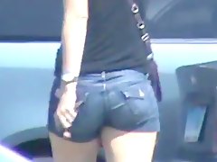 cANDID ASSES IN JEAN SHORTS