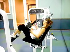 Pretty girl with fit body sucks dick in gym