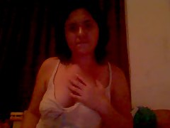 Sexy webcam babe rubs her hot cunt
