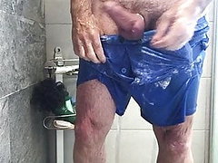 salle évolution douche britanniques shorts masturbation