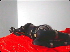 mask festgebunden webcam extremsex latex