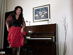 Esmeralda Strips While Playing The Piano To Masturbate 