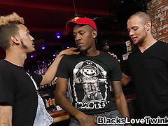 Black twinks in threesome get sucked
