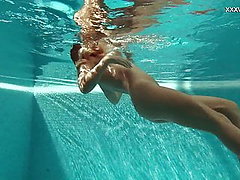 adolescentes piscine sous l'eau horny grand âne