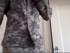 orgasme army military mastrubatie striptease