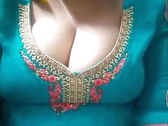 Big boobs desi aunty in dress shows cleavage