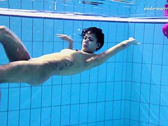 Zlata Oduvanchik underwater swimming babe 
