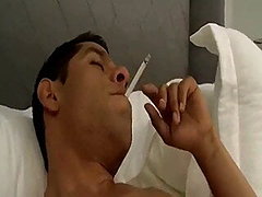 spierballen grote pikken sigarette roken anaal verleidelijk