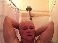 mastrubatie bejaard amerikaans tepels badkamer