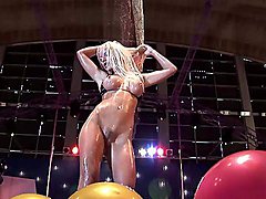 hot stripshow on public stage 