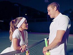 tennis sex op de bank geile anilungus benen over elkaar