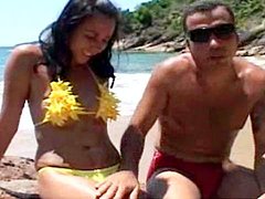 realiteit bikini strandhuis geklede sex buitensex
