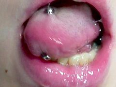 hardcore sperme, petits seins, piercing, sperme dans la bouche
