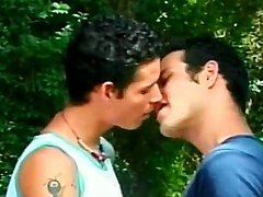 Outdoor hookup with a gay blowjob 