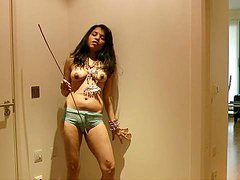 Indian Kavya Sharma shows off her naked shape 