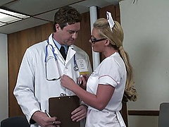 pijpen dokter verpleegster blond verleidelijk