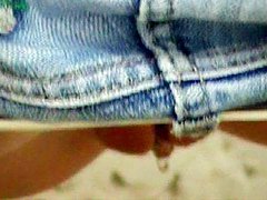attraente nascosta jeans pisciare spiate
