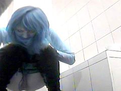 Blue haired babe is peeing in 