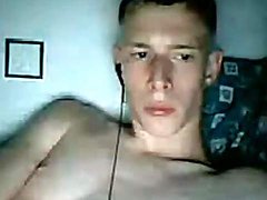 Flexible guy sucks his own cock in a webcam video 