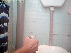 pisser douche dorée espionne babes toilet