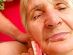 Mature granny fuck in her shaved puss 