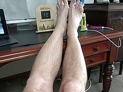 scrivania piedi masturbazione gay pelosi cazzoni