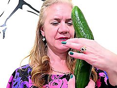 vibratore gnocca assolo ragazza cucumber maturo