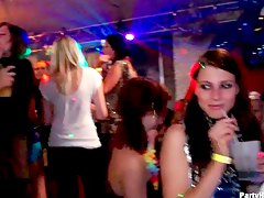 ballo giovani scopata sesso publico festino