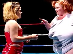 Kinky wrestling midgets lesbo-mania